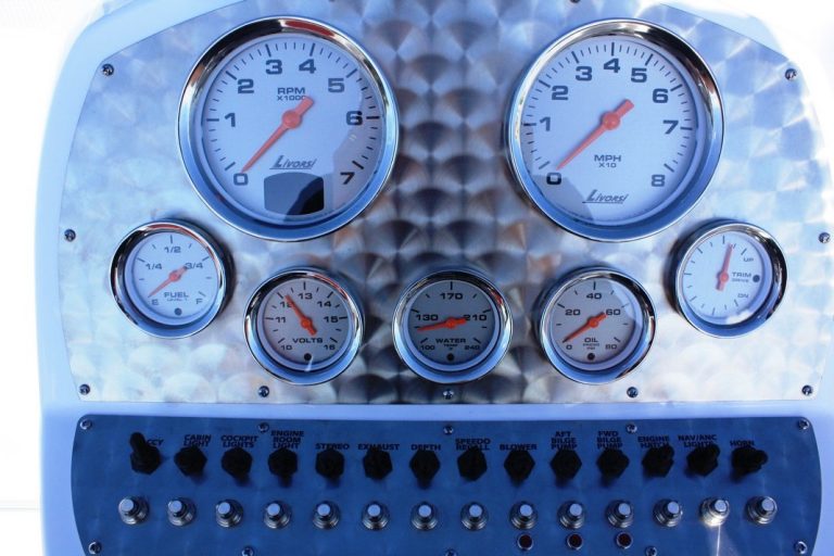 CUSTOM DASH PANELS Yachtez