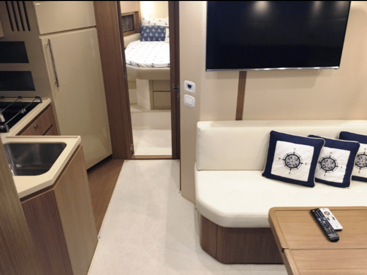 2015AZIMUT50interiorSALOON1IMG_0287 (1)